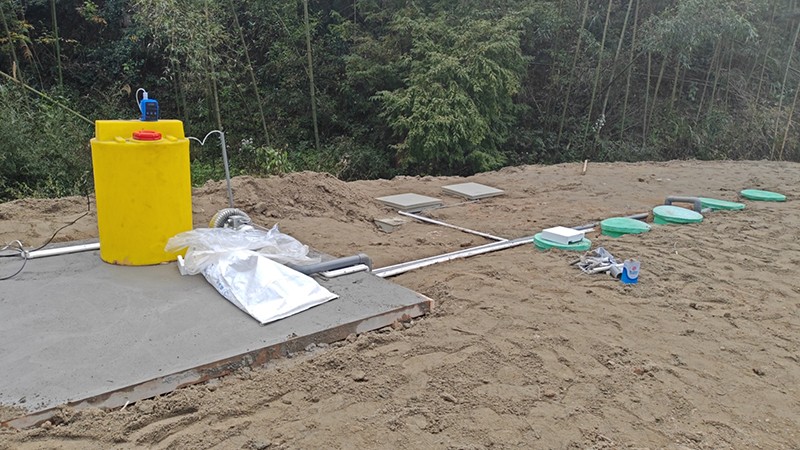 玻璃鋼一體化污水處理設備施工現場.jpg